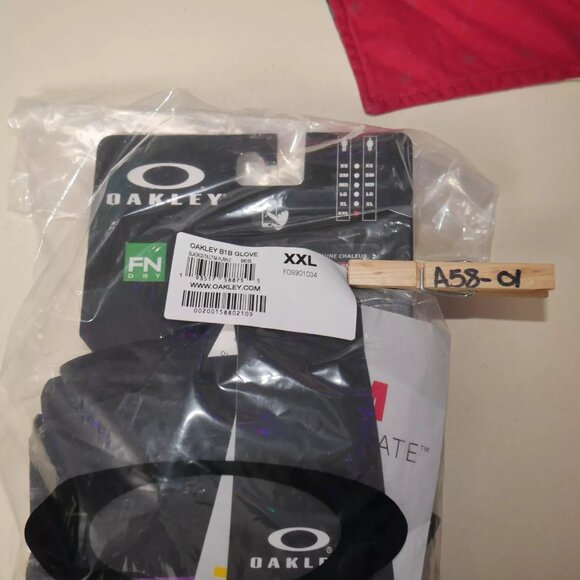Oakley Waterproof Winter Gloves Men's Size XXL Snow Snowboarding Ski Tubing NWT - Picture 10 of 11